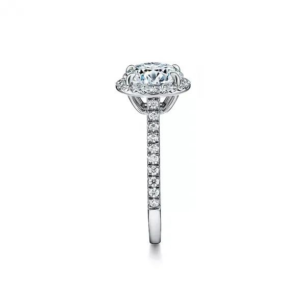 Round Brilliant Engagement Ring in gold