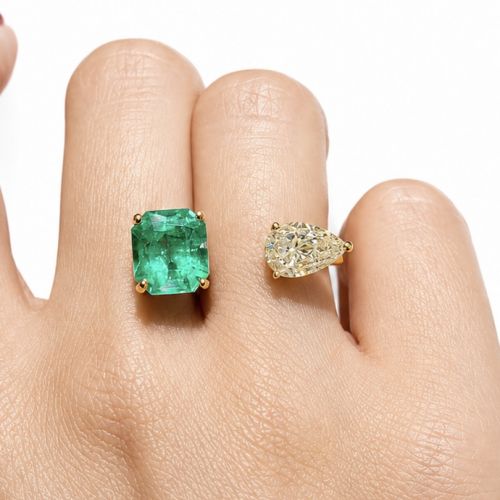 Exclusive natural Colombian emerald and natural diamond ring