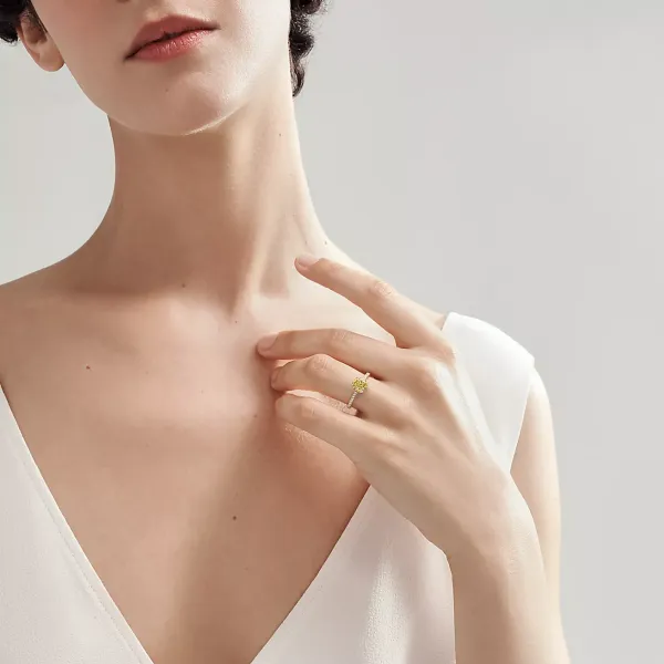 Ring with a Cushion-cut Yellow Diamond 
