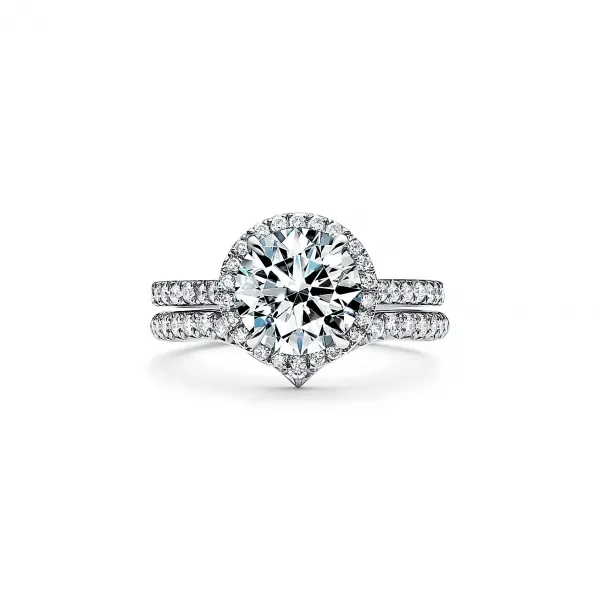 Round Brilliant Engagement Ring in gold