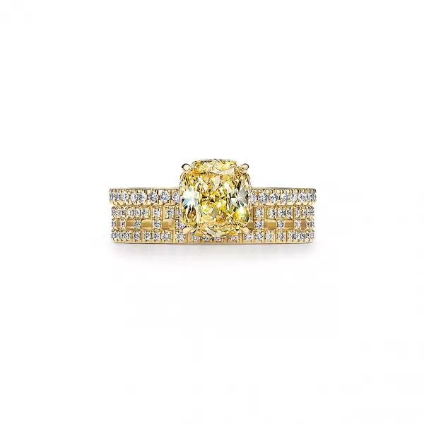 Ring with a Cushion-cut Yellow Diamond 